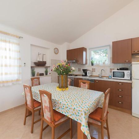 Apartmani Lenka Ugljan Exterior photo