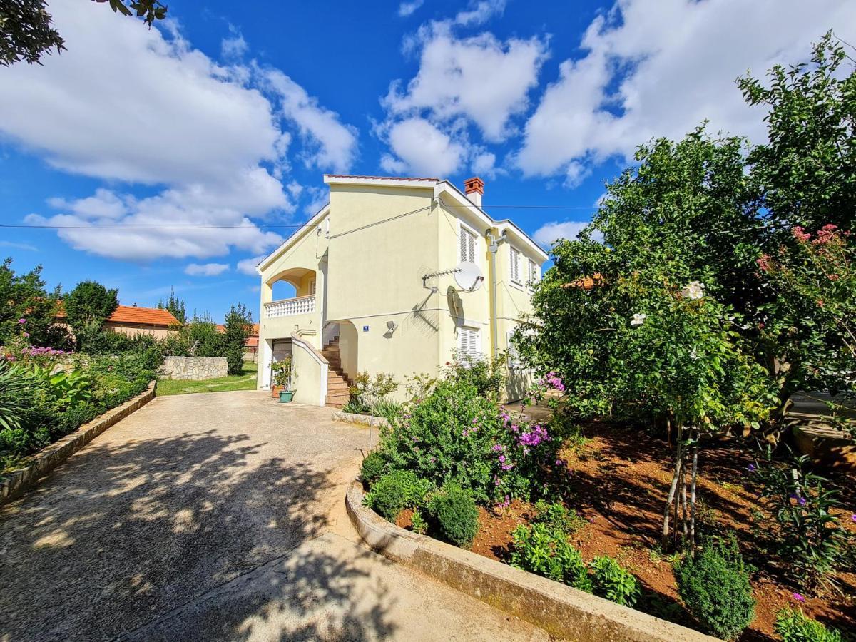 Apartmani Lenka Ugljan Exterior photo