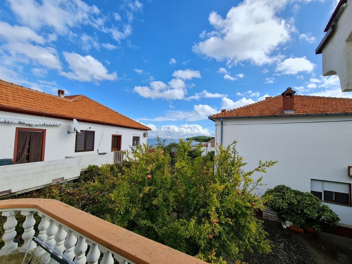 Apartmani Lenka Ugljan Exterior photo