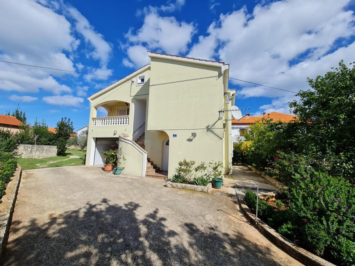Apartmani Lenka Ugljan Exterior photo