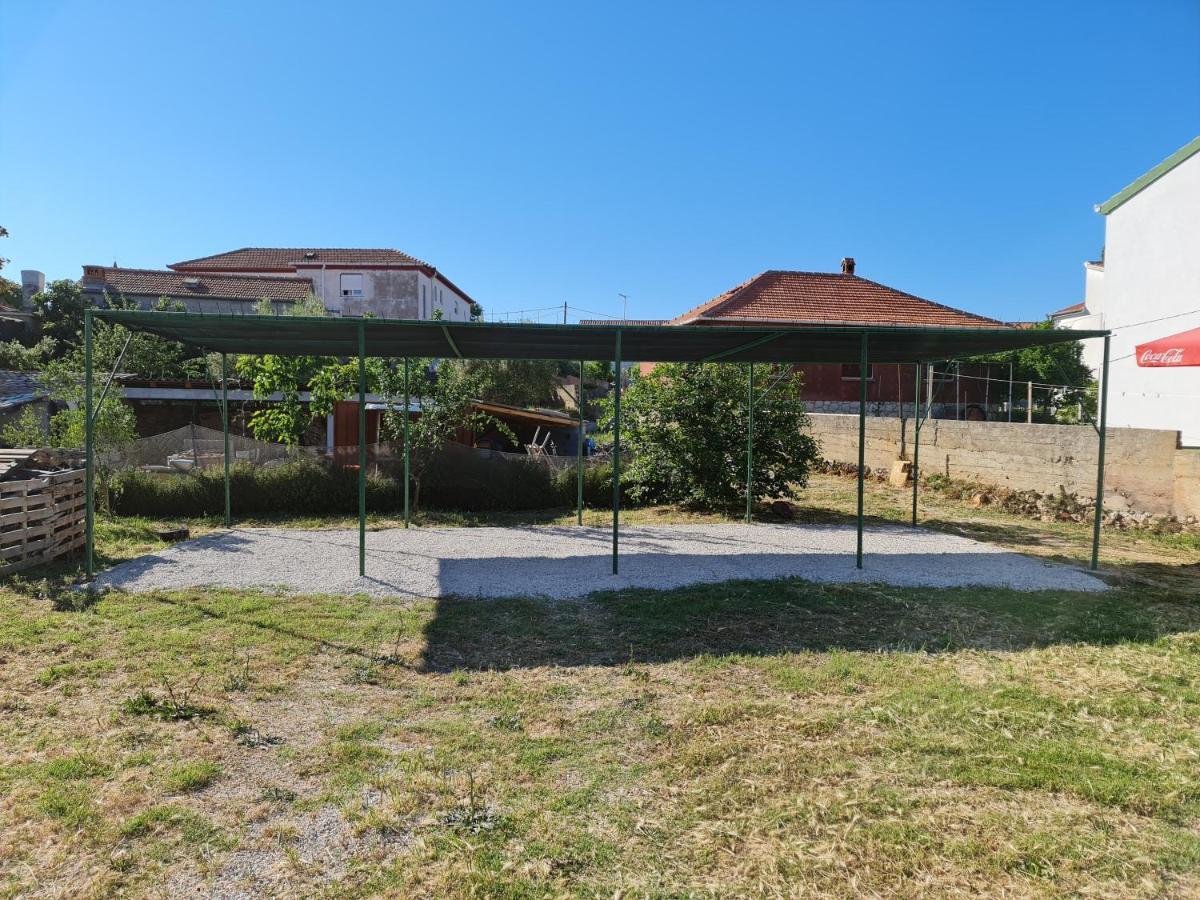 Apartmani Lenka Ugljan Exterior photo