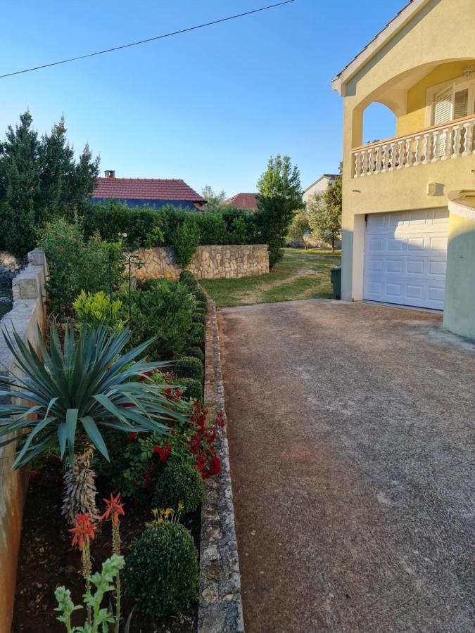 Apartmani Lenka Ugljan Exterior photo