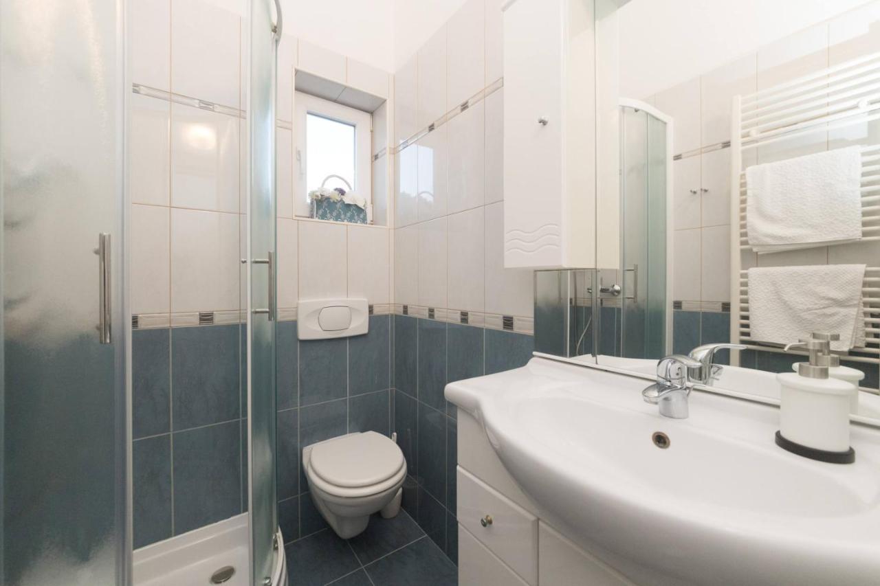 Apartmani Lenka Ugljan Exterior photo