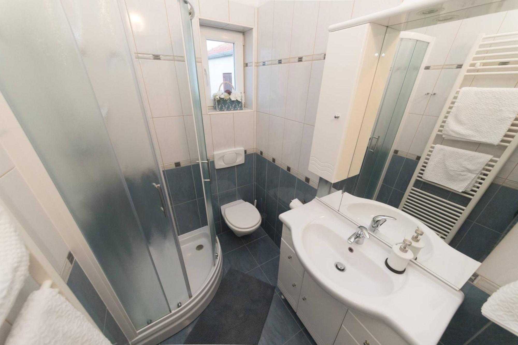 Apartmani Lenka Ugljan Exterior photo