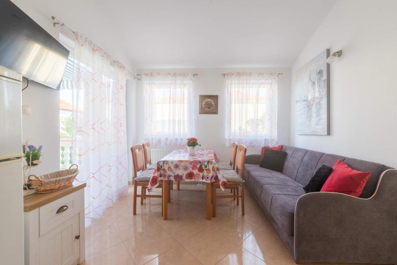 Apartmani Lenka Ugljan Exterior photo